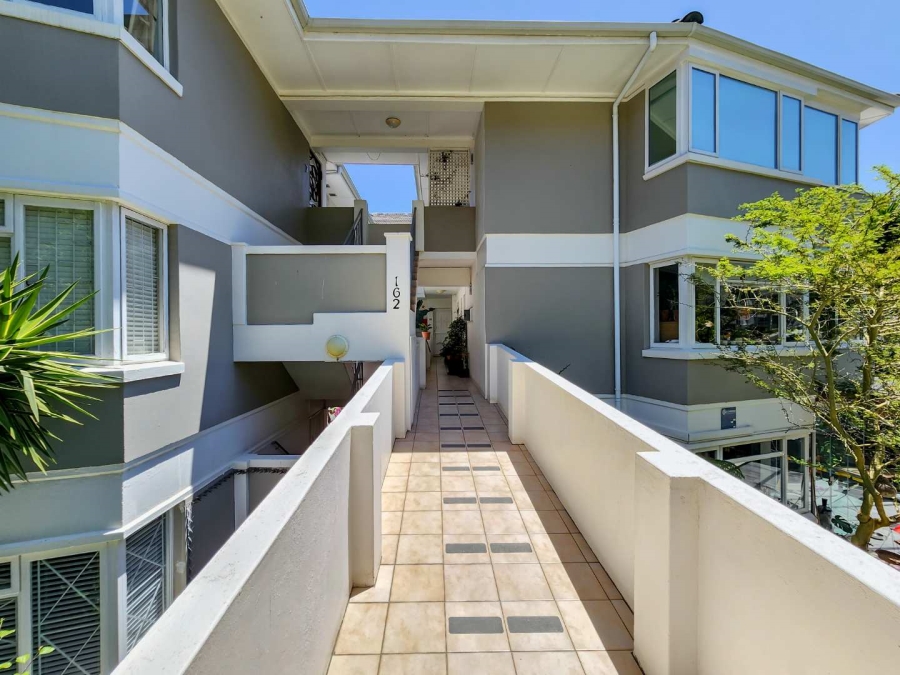 To Let 2 Bedroom Property for Rent in Sea Point Western Cape